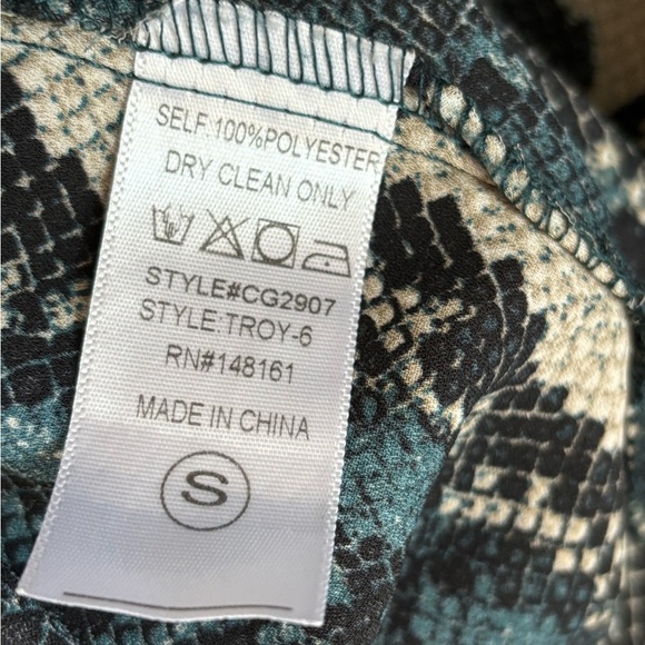 NWT Buddy Love Tie Front Split Bell Sleeve Blue and Beige Snake Print Blouse S - Picture 8 of 8